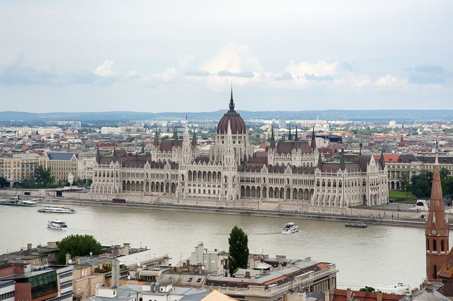 Budapest 3-Hour Walking Tour in Italian - Key points to know before booking