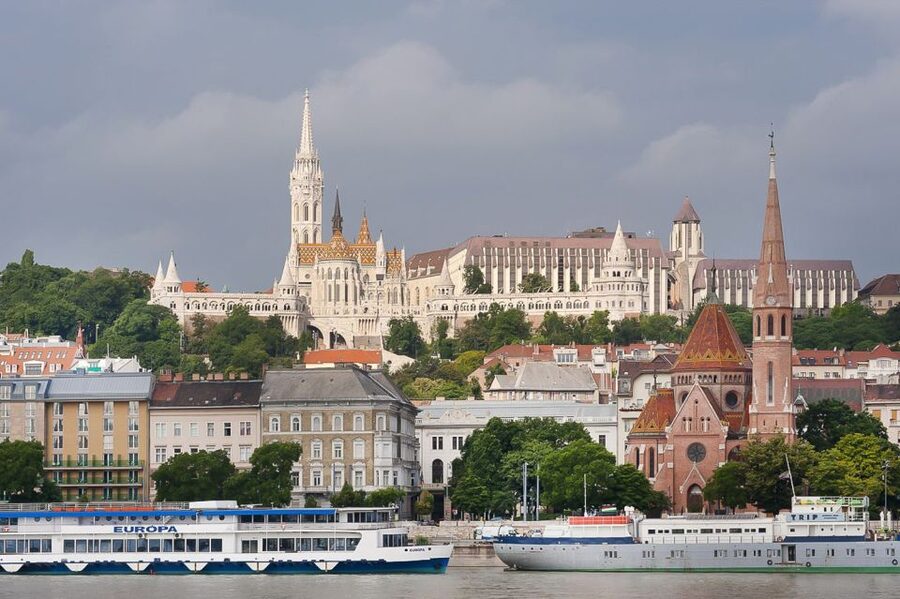 Budapest 3-Hour Walking Tour in Italian - Crossing the Danube from Pest to Buda