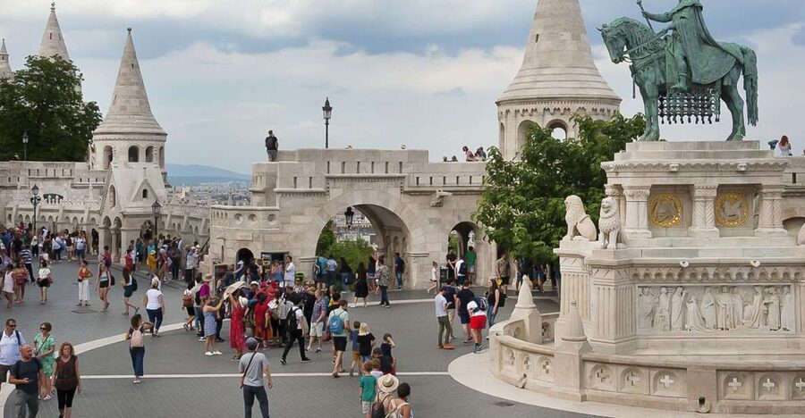 Budapest 3-Hour Walking Tour in Italian - St. Stephen’s Basilica and the grand center of Pest