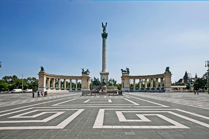 Budapest All in One Small Group Walking Tour with Strudel Stop - Soviet memory at Szabadság tér