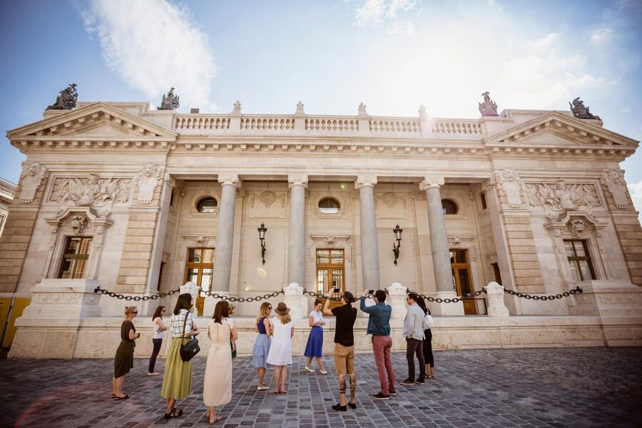 Budapest: Buda Castle Walk with Saint Stephen's Hall - Price, timing, and practical value