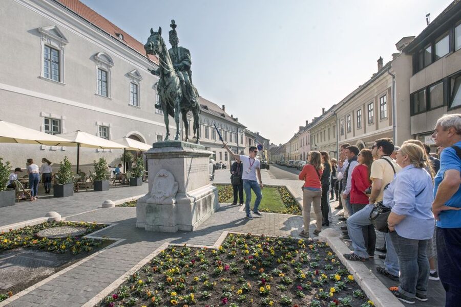 Budapest: Buda Walking Tour - The President’s Palace and quieter Castle District streets