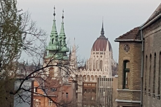 Budapest: Castle District Walking Tour - The palace, the president’s offices, and wartime destruction