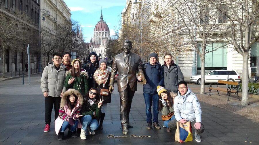Budapest: City Center Walking Tour - St Stephen’s Basilica and the central pedestrian streets