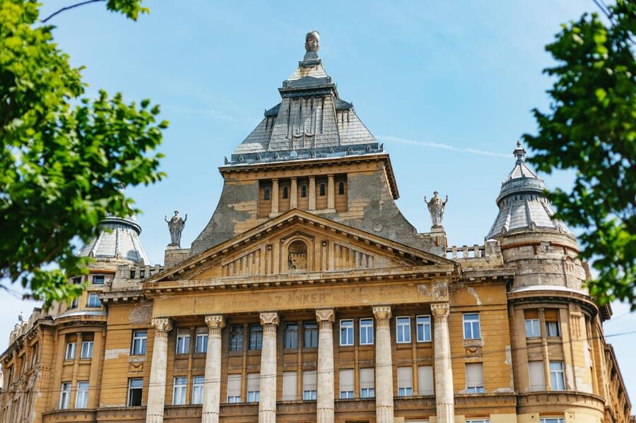 Budapest: Jewish History Guided Walking Tour with Historian - Seeing the three synagogues from outside
