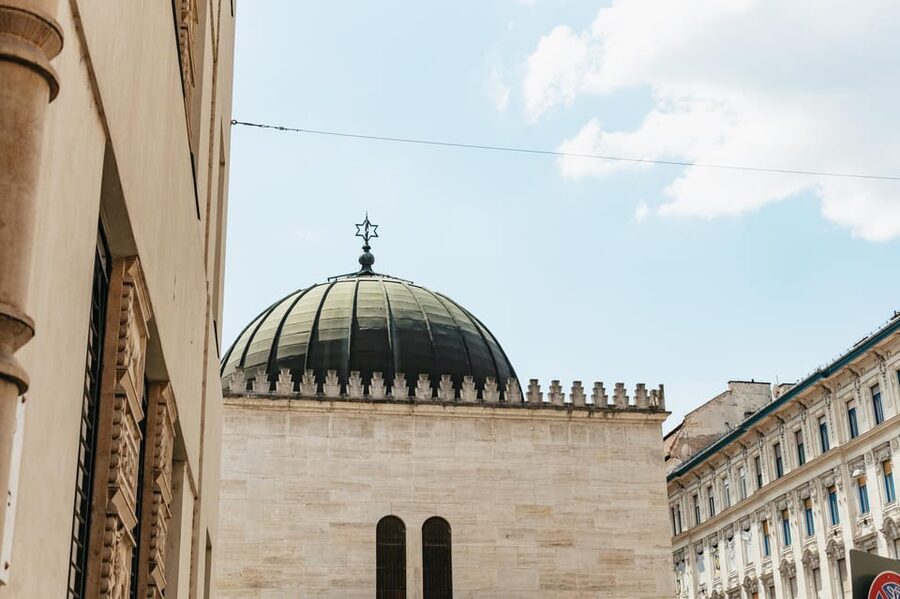 Budapest: Jewish History Guided Walking Tour with Historian - Memorials to Raoul Wallenberg and Carl Lutz