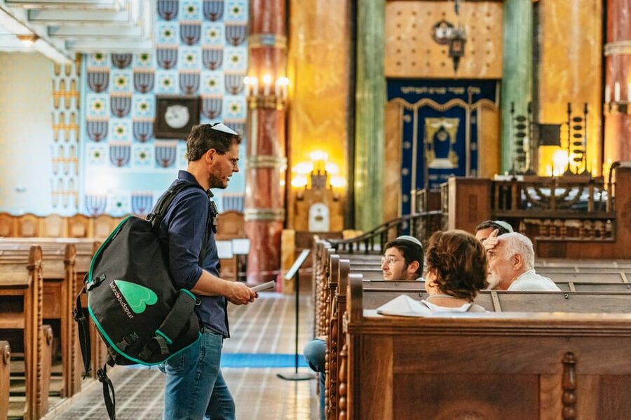 Budapest: Jewish History Guided Walking Tour with Historian - The guides make or break the experience