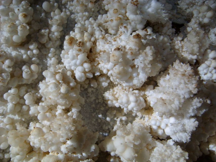 Budapest: Semlő-hegyi & Pál-völgyi Caves Guided Walking Tour - Getting to Szemlő-hegyi Cave from central Budapest