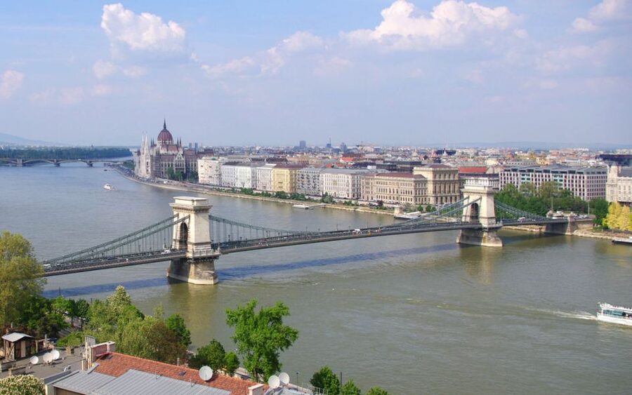 Budapest: Walking Tour in German - Matthias Church and Fisherman’s Bastion