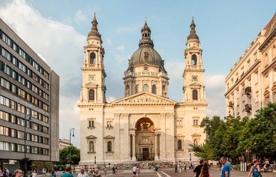 Budapest: Walking Tour in German - What the $41 price buys you
