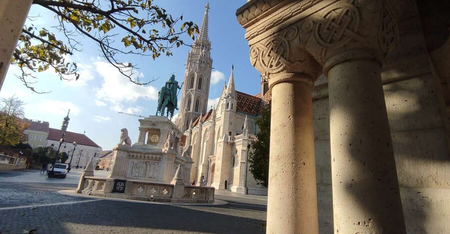 Budapest: Walking Tour in the Buda Castle District - Starting beside the Vienna Gate