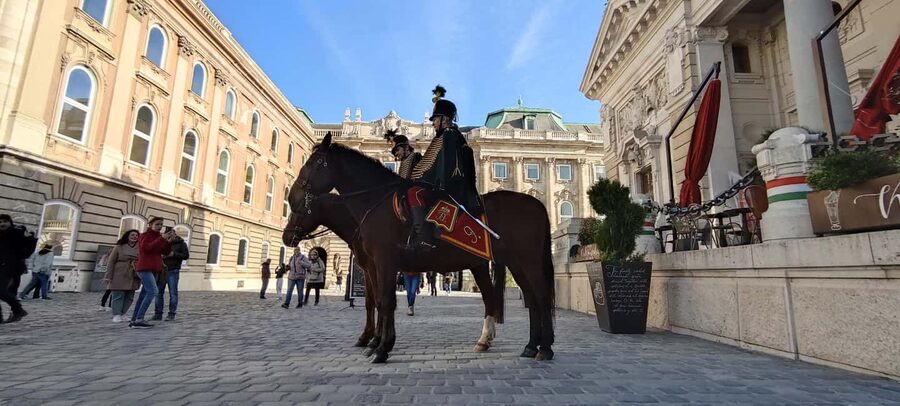 Budapest: Walking Tour in the Buda Castle District - The old town around Mary Magdalene Tower