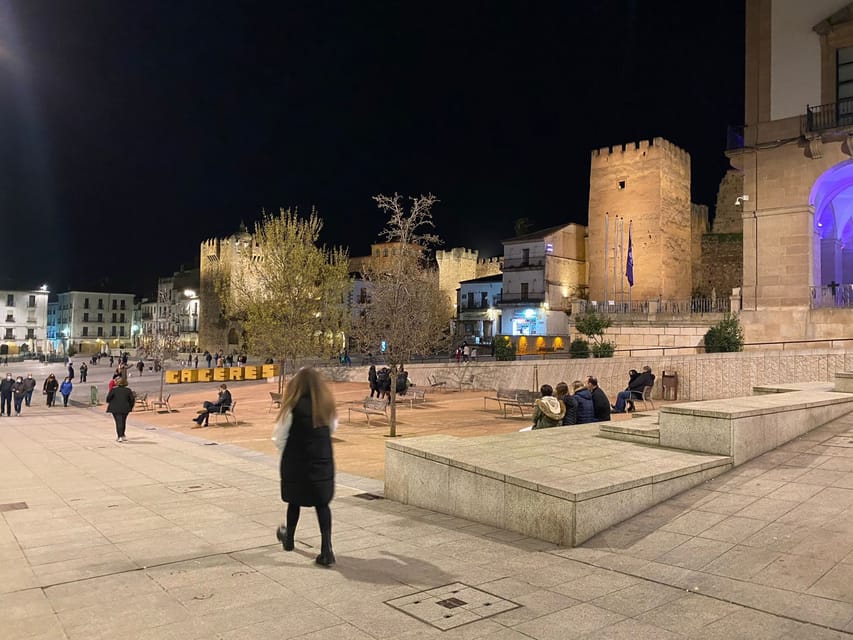 Cáceres: City Highlights Walking Tour with Local Guide - Timing, language, and who should book