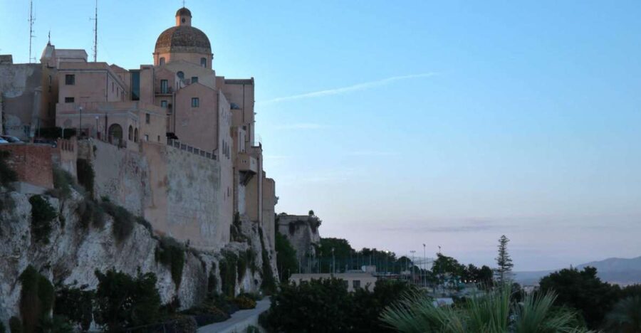 Cagliari: walking tour through the alleys of Castello - Meeting at Cagliari 1920