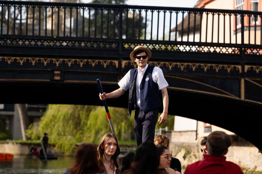 Cambridge: Alumni-Led Walking & Punting Tour w/Kings College - Punting the River Cam