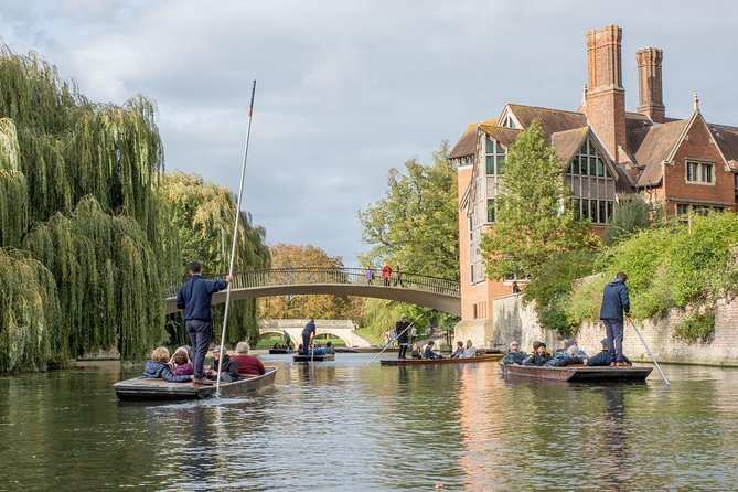 Cambridge Walking & Punting Tour by Alumni™ King’s College Option - Corpus Christi, Queens’, and the Mathematical Bridge