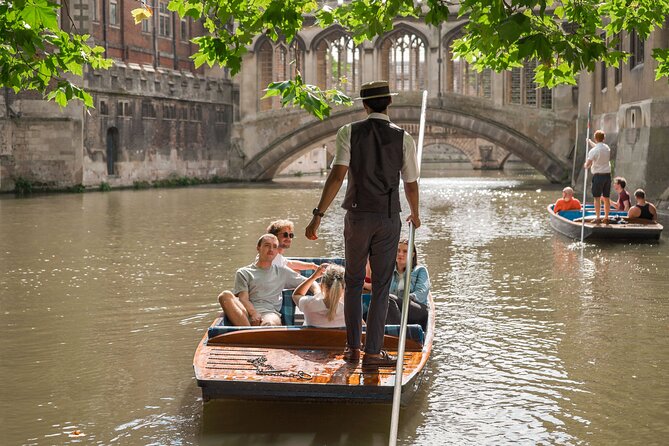 Cambridge Walking & Punting Tour by Alumni™ King’s College Option - Meeting at King’s Parade