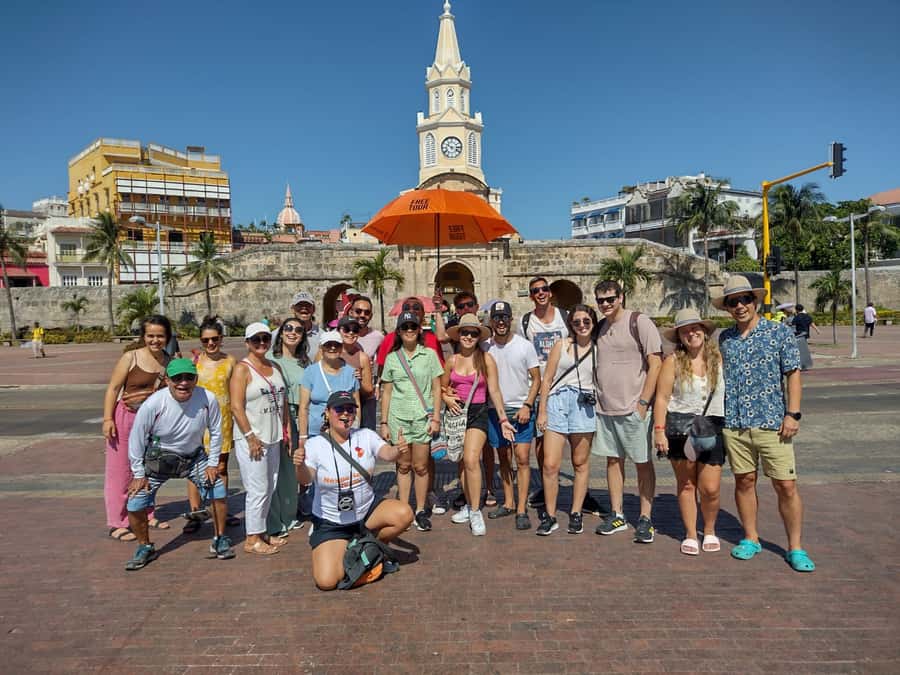 Cartagena: Historic Center and Getsemaní Shared Walking Tour - Bastions, pirates, and the Bay of Souls