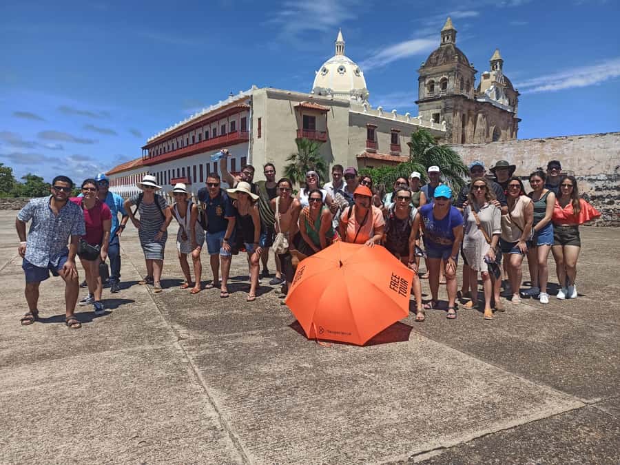 Cartagena: Historic Center and Getsemaní Shared Walking Tour - Centennial Park’s unexpected wildlife