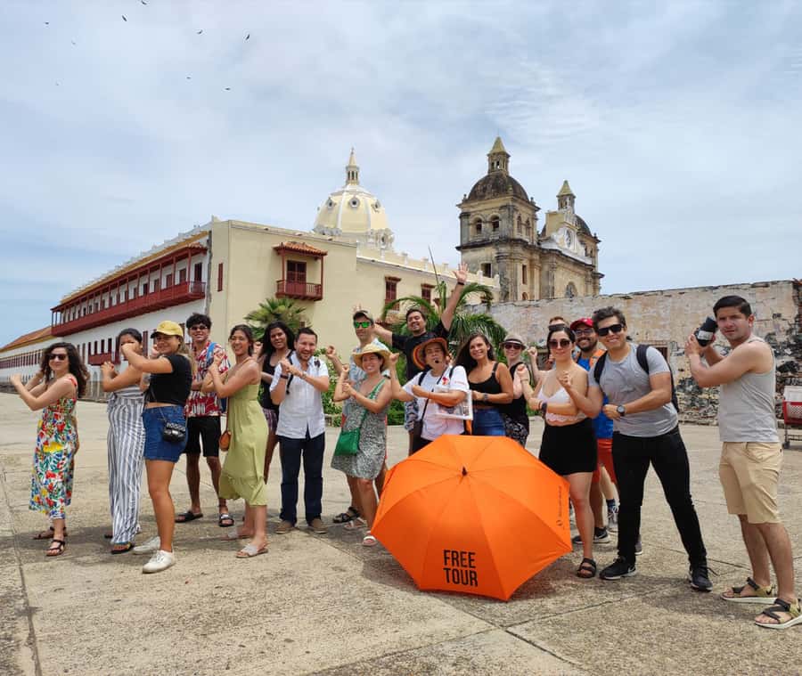 Cartagena: Historic Center and Getsemaní Shared Walking Tour - What the guides add to the experience