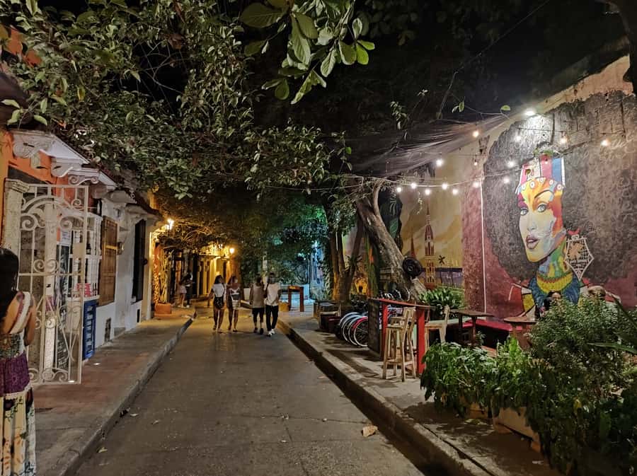Cartagena: Walled City and Getsemani Shared Walking Tour - The guides shape the experience