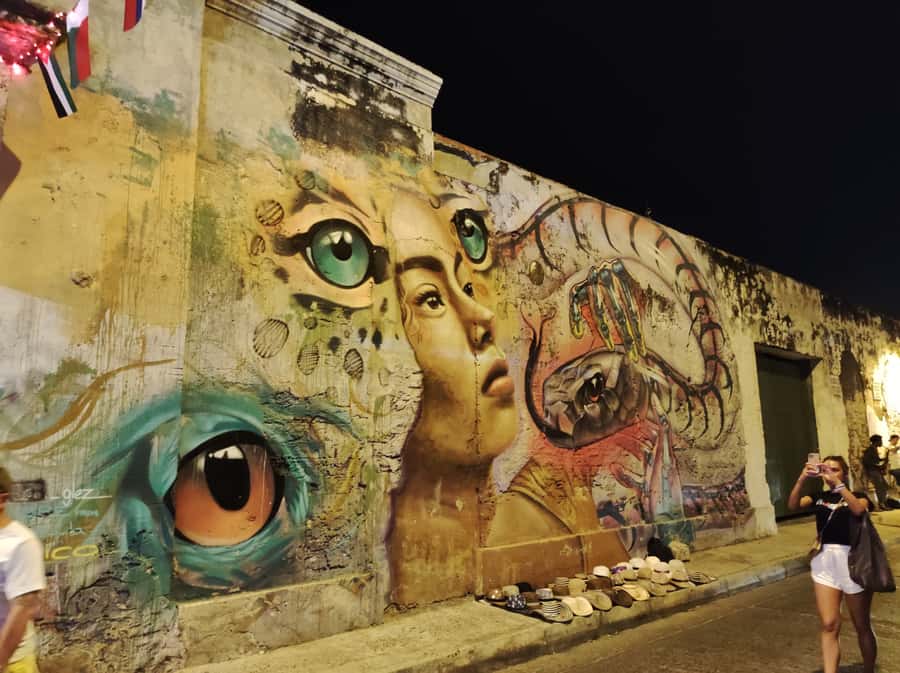 Cartagena: Walled City and Getsemani Shared Walking Tour - What the pace and group size feel like