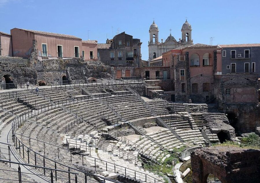 Catania: City Highlights Walking Tour - Via Crociferi and the historic street plan