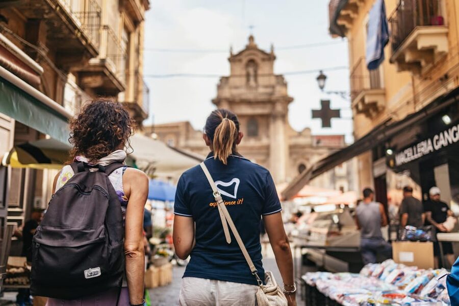 Catania: Guided Street Food Walking Tour - Piazza Duomo and Piazza Università add the postcard views