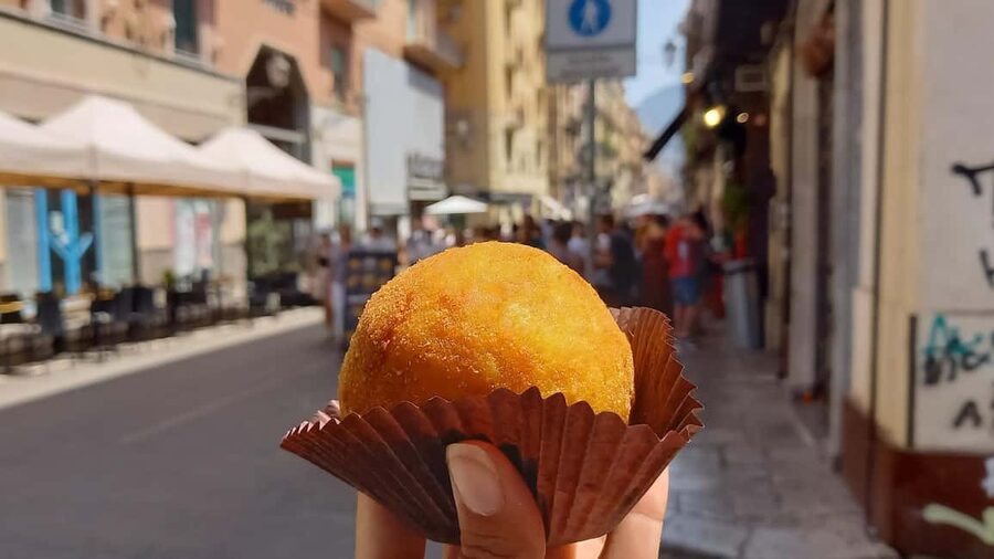Catania: Street Food Guided Walking Tour - How much food do you actually receive?