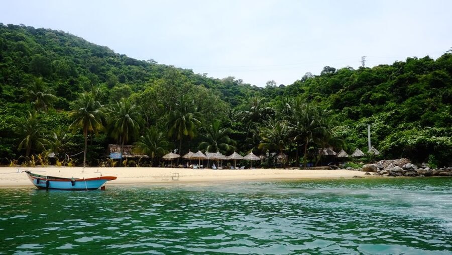 Cham Island: Underwater Walking & Snorkeling Tour - What the helmet walk feels like below the surface
