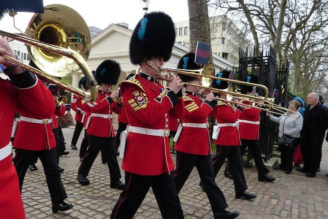 Changing of the Guard Guided Walking Tour in London - What the guides add