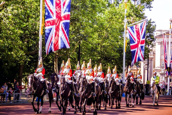 Changing of the Guard Walking Tour - Walking pace, weather, and comfort