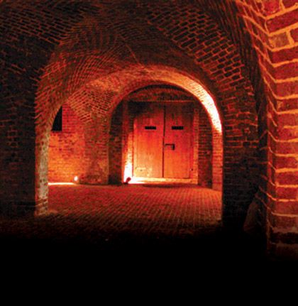 Charleston: 90-Minute Ghost and Dungeon Walking Tour - Key points at a glance