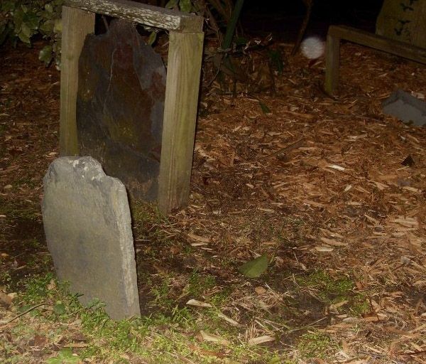 Charleston: 90-Minute Ghost & Graveyard Walking Tour - The stories behind the stones