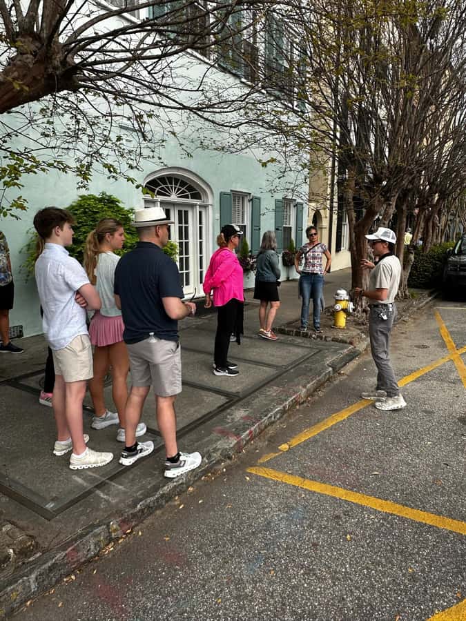 Charleston: History and Architecture Guided Walking Tour - Ending at the Pineapple Fountain