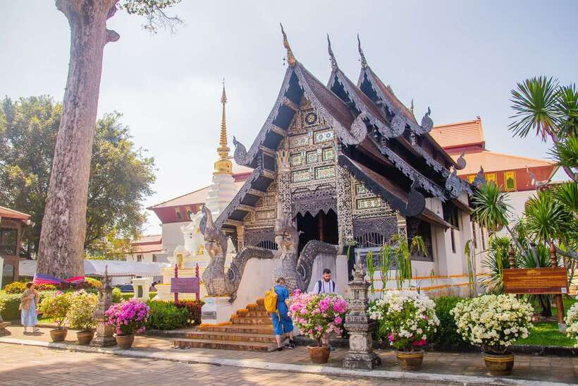 Chiang Mai: 3 Hour Old City and Temples Guided Walking Tour - A lower-impact way to see the Old City