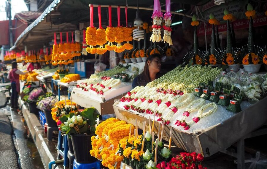 Chiang Mai: Local Food and Markets Guided Walking Tour - Starting at Chansom Bridge near Ton Lamyai