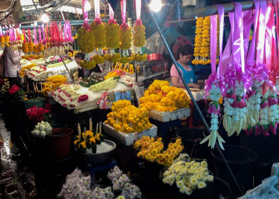 Chiang Mai: Local Food and Markets Guided Walking Tour - Dinosaur-shaped pa thong ko at Go Neng