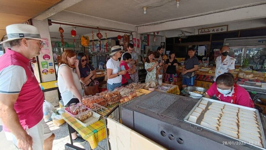 Chiang Mai: Local Food and Markets Guided Walking Tour - What the $48 price really covers