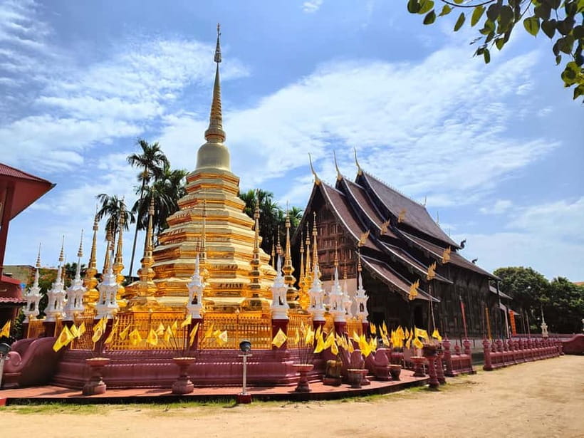Chiang Mai: Temple And City Walking Tour Part I - Wat Chedi Luang and Chiang Mai’s damaged giant