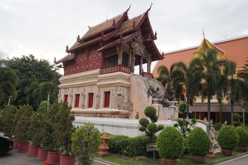 Chiang Mai: Temple And City Walking Tour Part I - Learning Buddhism from someone with personal experience