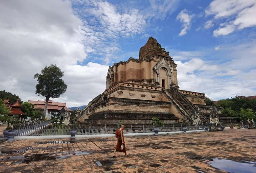 Chiang Mai: Temple And City Walking Tour Part I - Starting at 8:20 am in the old city