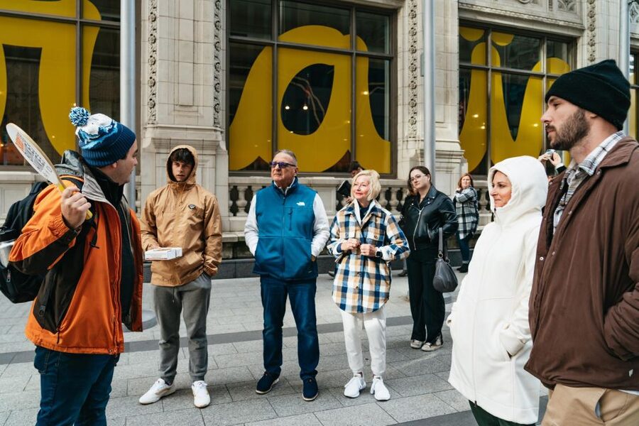 Chicago: Classic Food & Walking Tour with Free Bike or Kayak - Millennium Park and Cloud Gate
