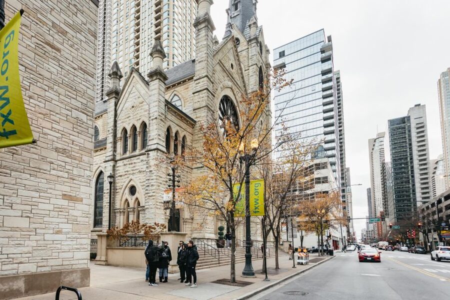 Chicago: Gangsters and Food Tasting Walking Tour - Starting at the Royal Sonesta on the Chicago River