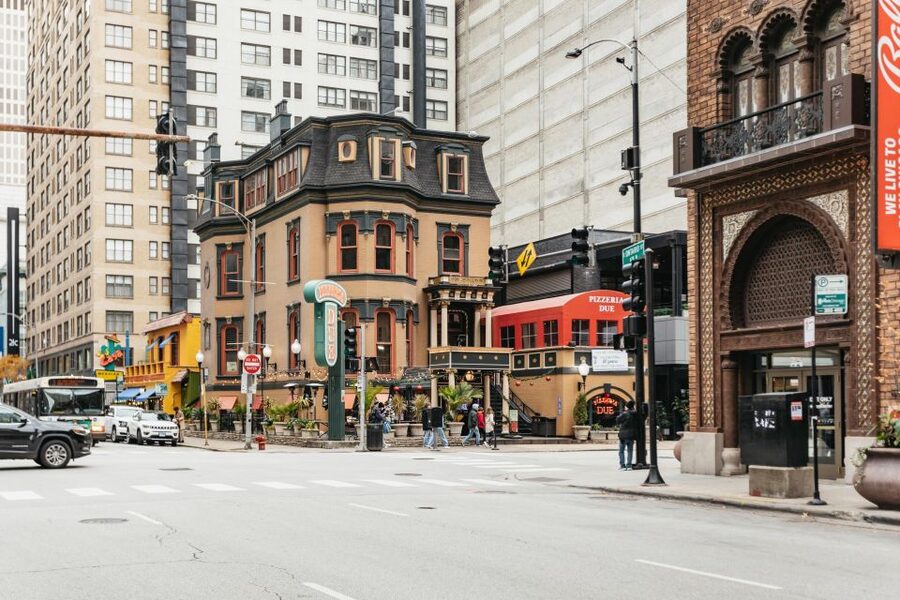 Chicago: Gangsters and Ghosts Guided Walking Tour - Why the guide matters so much