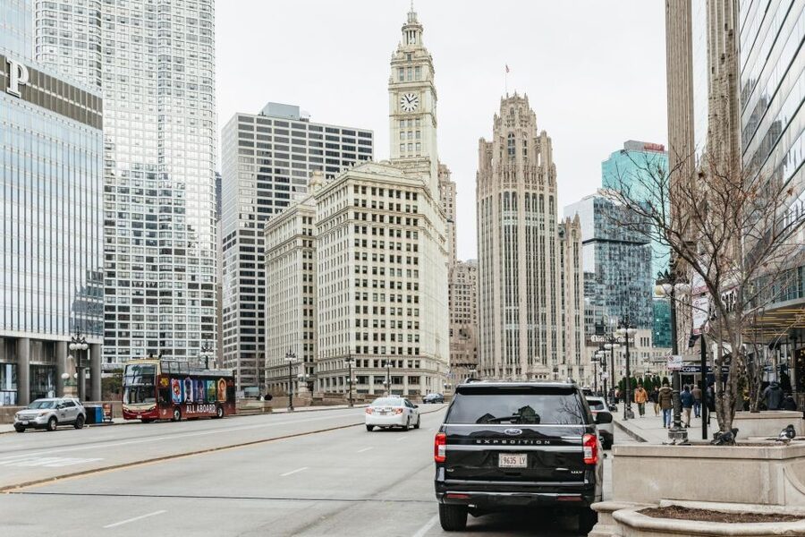 Chicago: Gangsters and Ghosts Guided Walking Tour - Death Alley and the riverfront’s ghost stories