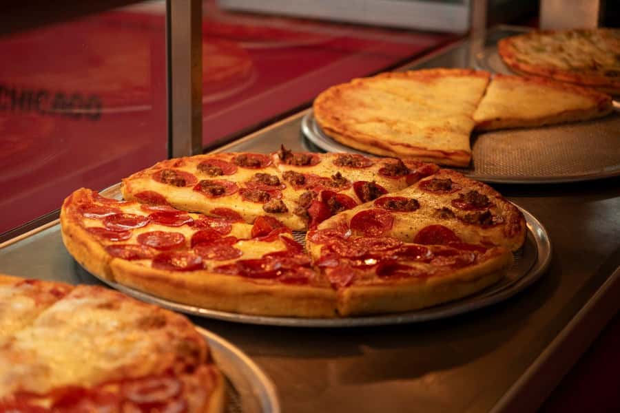 Chicago: The Ultimate Foodie Walking Tour with Tasty Stops - Three famous foods, one useful Chicago introduction