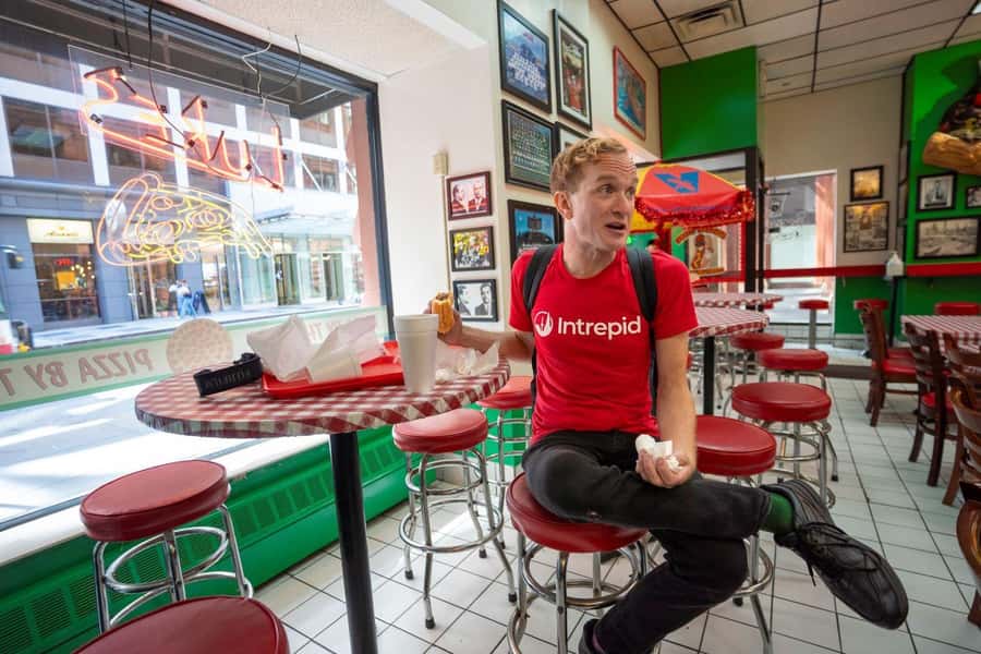 Chicago: The Ultimate Foodie Walking Tour with Tasty Stops - Deep-dish pizza with a 1940s Chicago connection