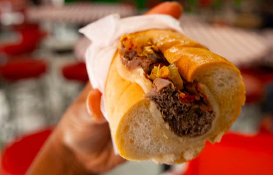 Chicago: The Ultimate Foodie Walking Tour with Tasty Stops - Walking the Loop, with more than food on the way