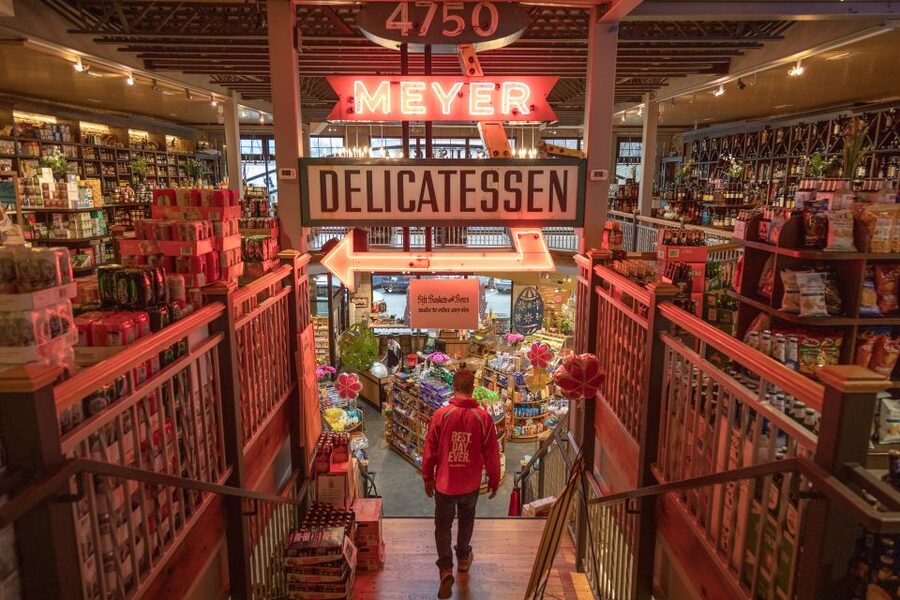 Chicago: The Ultimate Foodie Walking Tour with Tasty Stops - What the small group changes